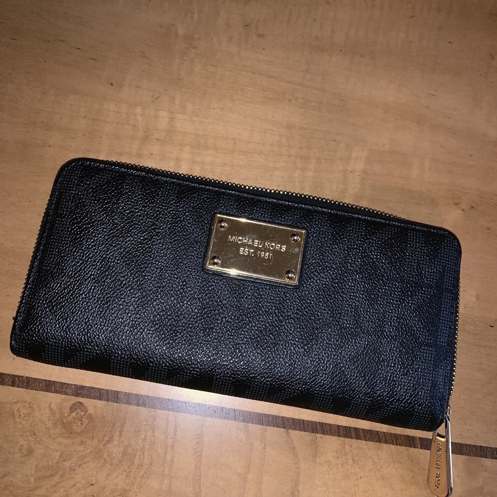 Black & gold Michael Kors wallet